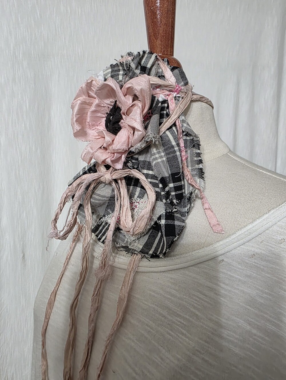 JABOT🩷MOSSIE ANNA ARTISAN DESIGN 🩷 NWT - Picture 2 of 15